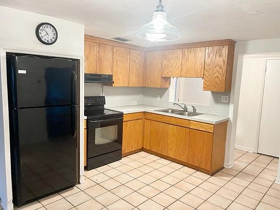 3rd image of 114 Delespine St