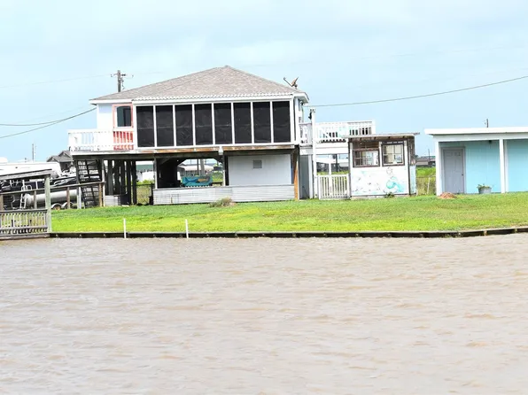 11 Chimaera Rd, Sargent, TX 77414