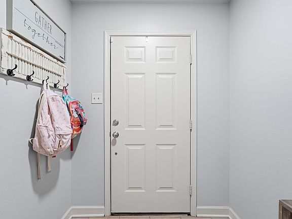 4th image of 312 Sandlewood Dr