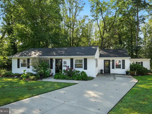 1329 Saxon St, Woodbridge, VA 22191