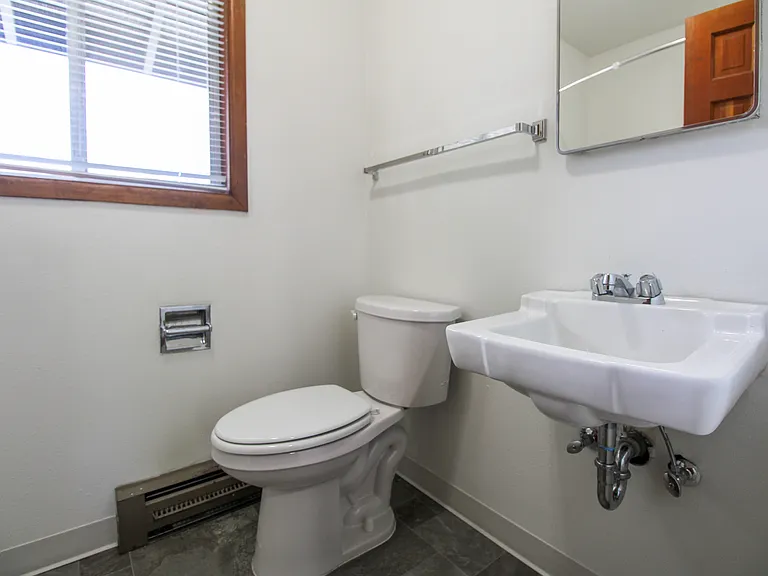 804 14th St NE #8 — Photo 3