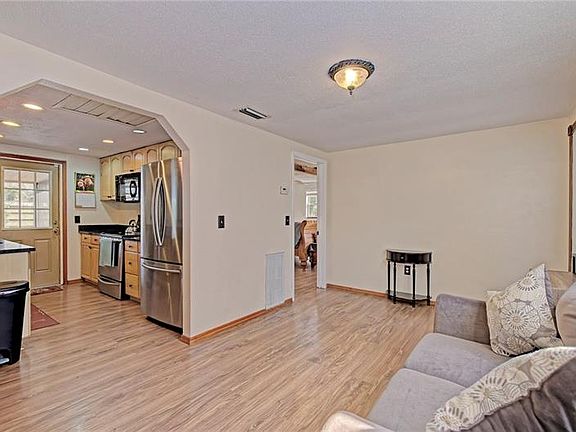 4th image of 505 Houle Ave