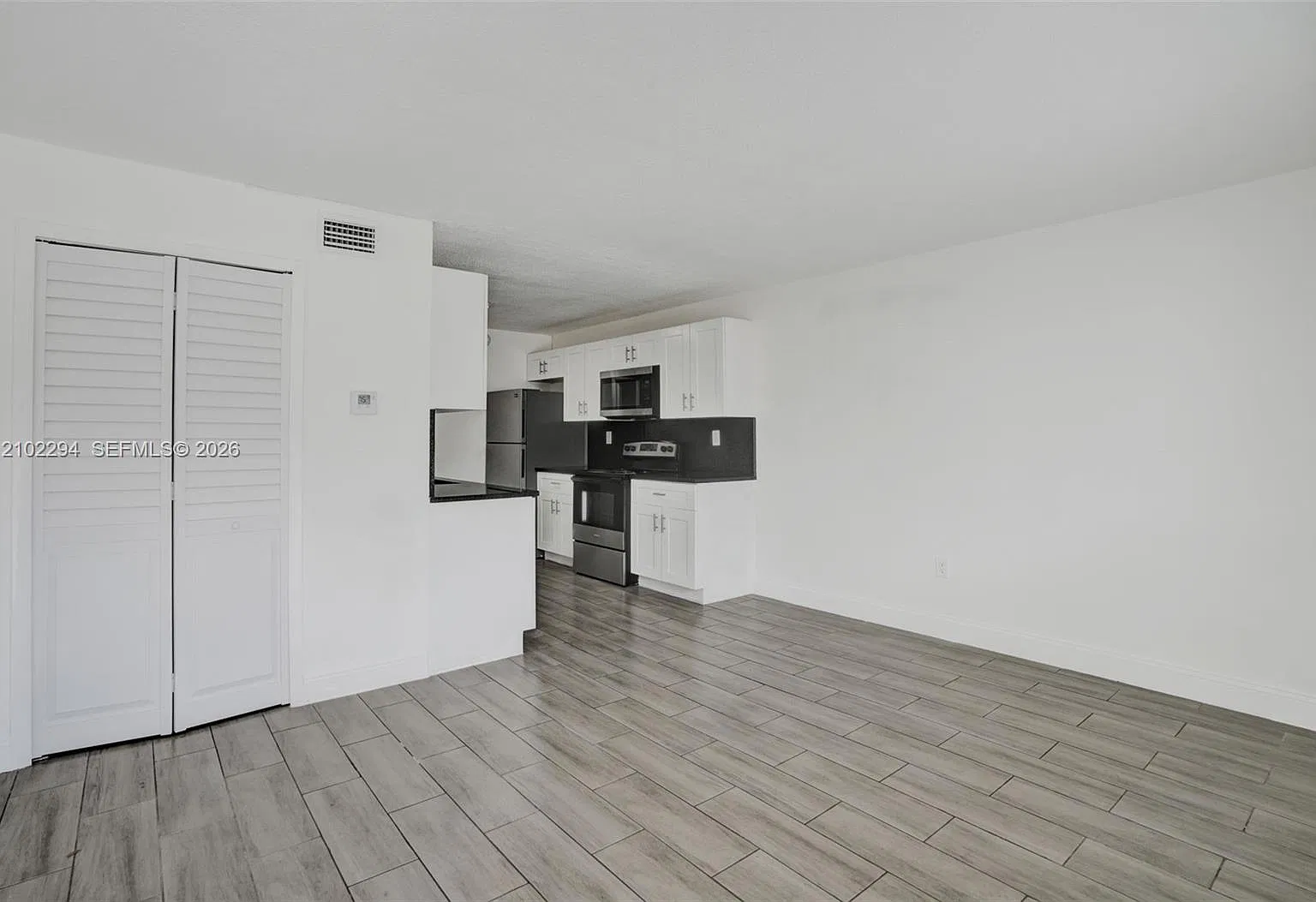 14190 W Dixie Hwy — Photo 4