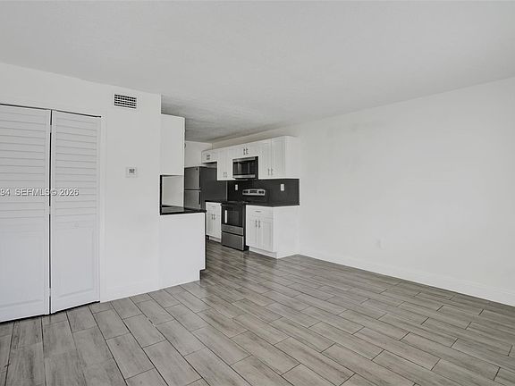 4th image of 14190 W Dixie Hwy APT 2