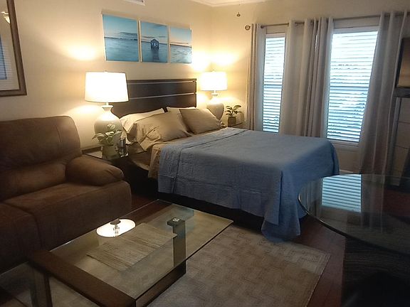 4th image of 1631 Greenlea Dr