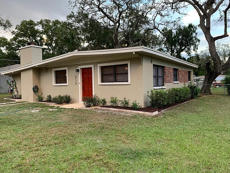2115 W Kirby St — Photo 1