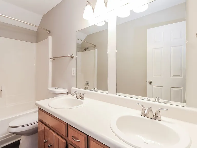 245 Heritage Cir E — Photo 15