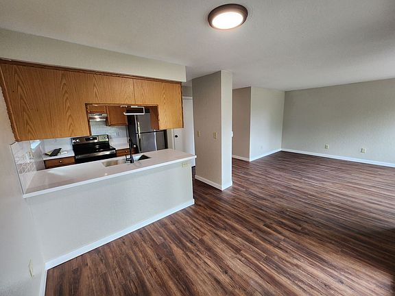5th image of 2148 SW Holden St #2A