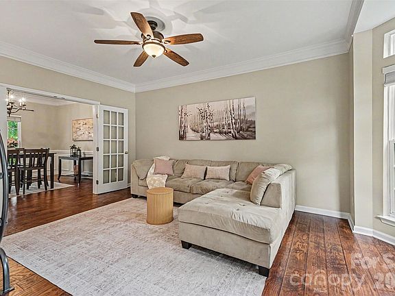 4th image of 2333 Harvester Ave