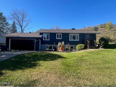 1305 6th Ave NW, Jamestown, ND, 58401