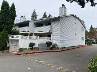14020 SE 8th St APT 3, Bellevue, WA 98007