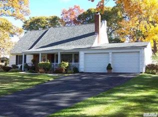 35 Hillsdale Ln, Coram, NY 11727