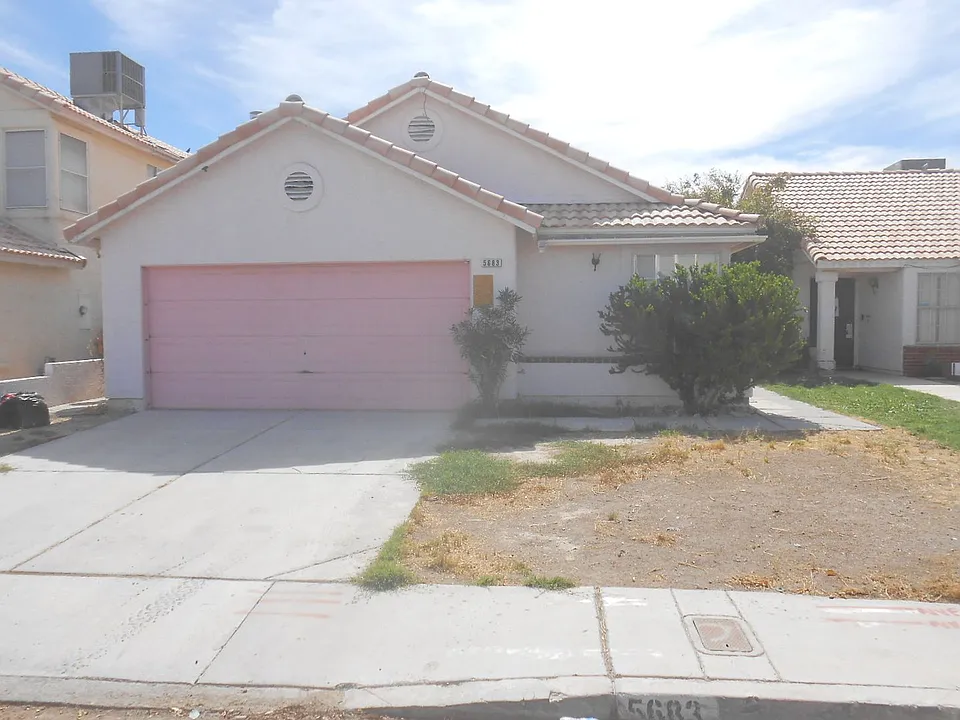 5683 Fairlight Dr