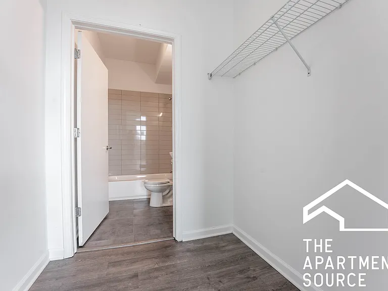 934 W Dakin St #301 — Photo 11