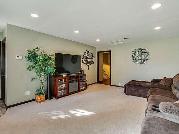 5th image of 9224 Carol Ann Dr