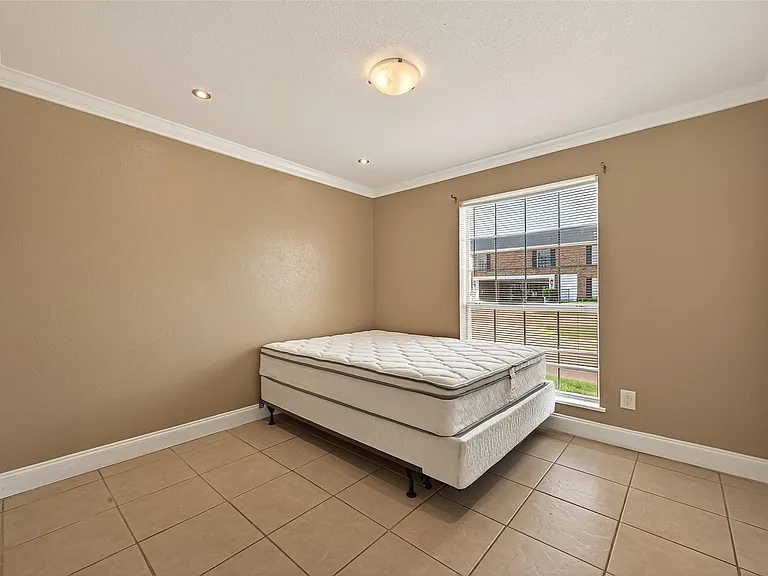 2201 Fountain View Dr #3 — Photo 14