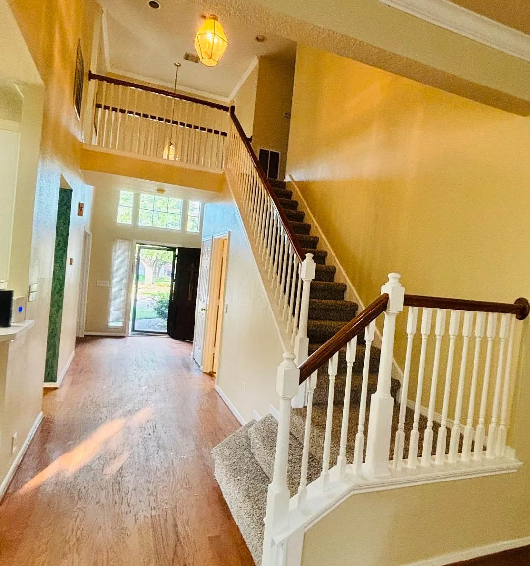 4 bed, 2.5 bath, 2821 sqft, $3,000 — Photo 1