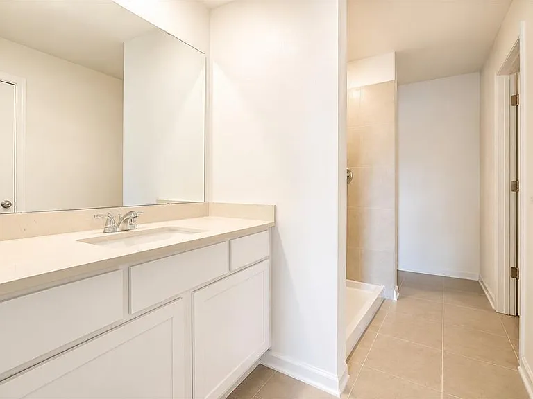 371 Artemis St — Photo 9