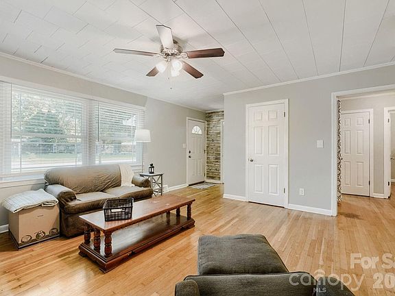 5th image of 301 Jean Ave