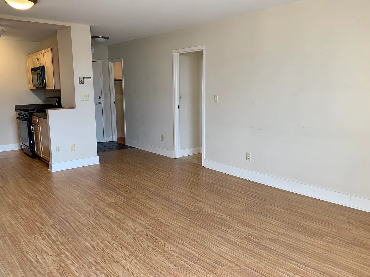 1 bed, 651 sqft, $1,000 — Photo 3