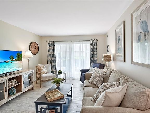 2nd image of 850 Mallery St #5E