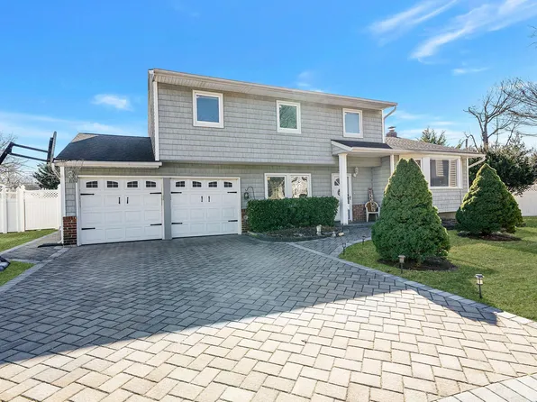 7 Ascot Court, Dix Hills, NY 11746