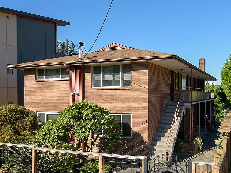 2707 Franklin Ave E — Photo 11