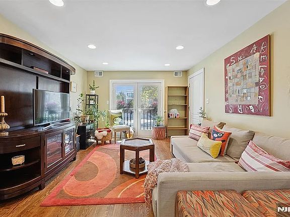 3rd image of 3211 Kennedy Blvd #1