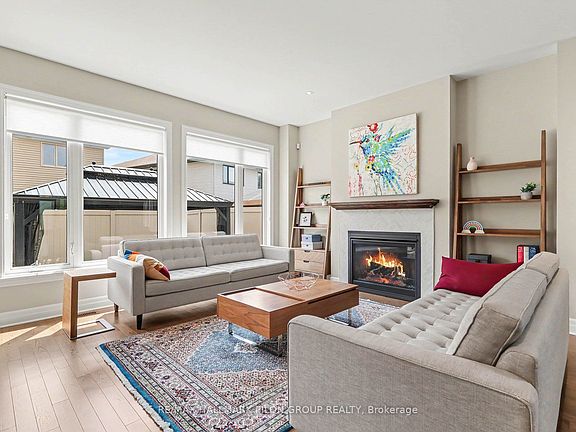 3rd image of 260 Shinleaf Cres