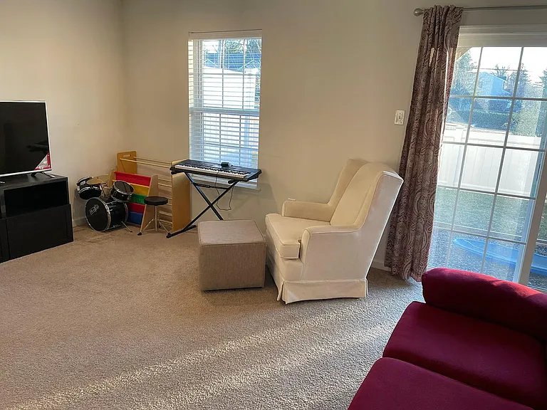 1057 Chapman Cir — Photo 16