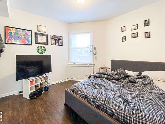 3rd image of 1648 W Cortland St #1