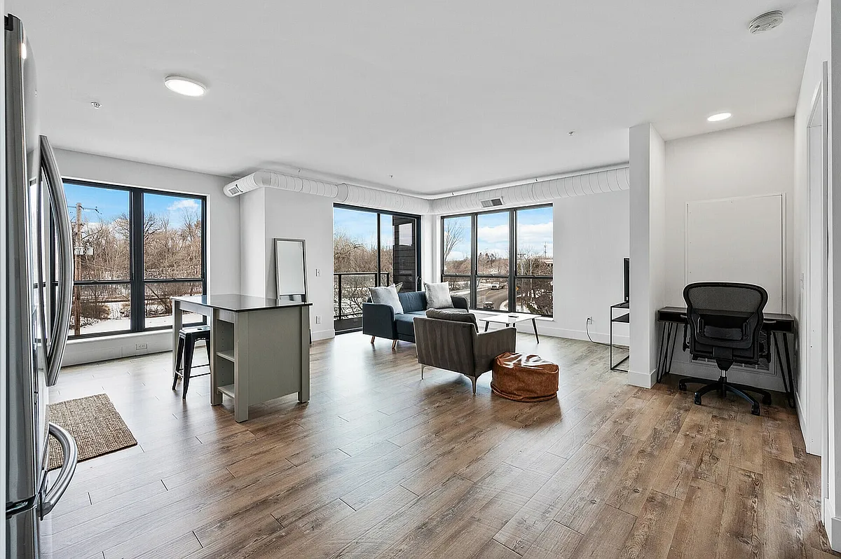 22_4900_Cedar_Lake_Unit_3012_mls - The Quentin