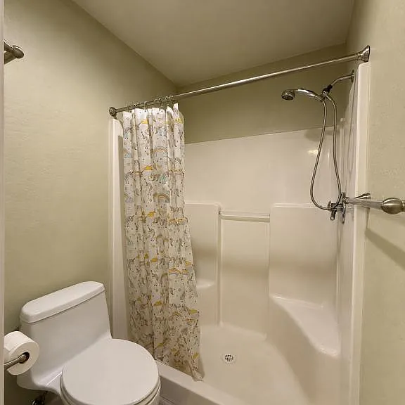 1176 NE Bonney Doon Ln — Photo 9