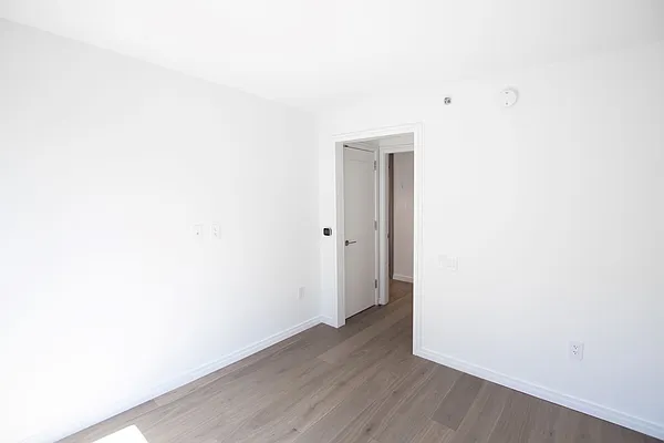 Rented by RELO REDAC INC. | media 16