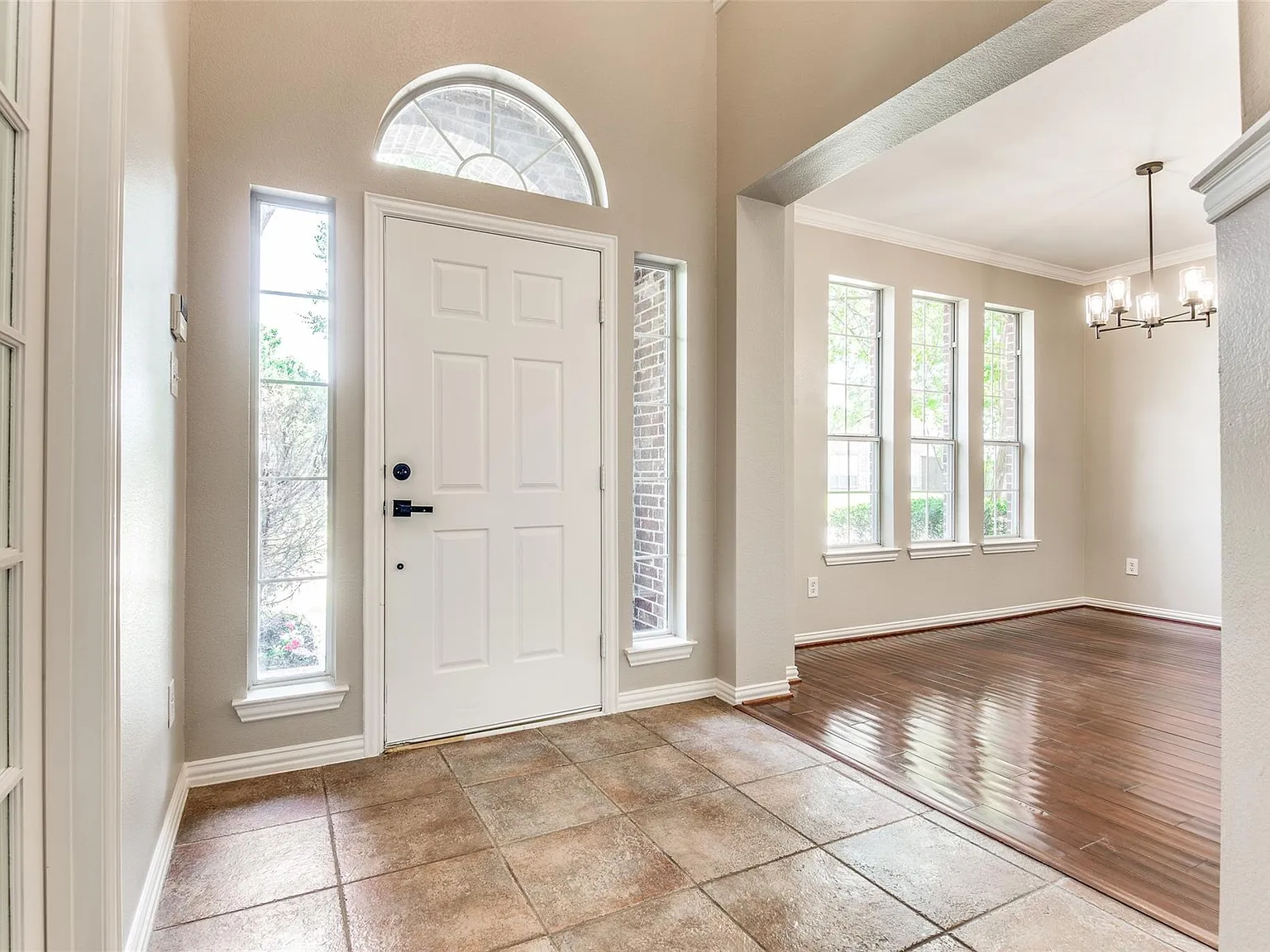 4 bed, 2700 sqft, $3,000 — Photo 2