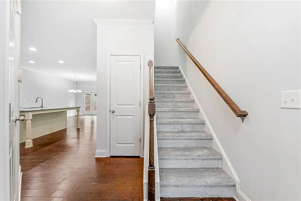 3 bed, 2.5 bath, 2224 sqft, $2,200 — Photo 3