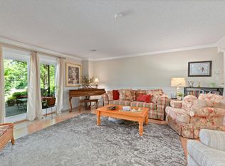 10712 Glenwood St APT E, Overland Park, KS 66211