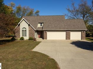 296 Coachman Dr, Mount Pleasant, MI