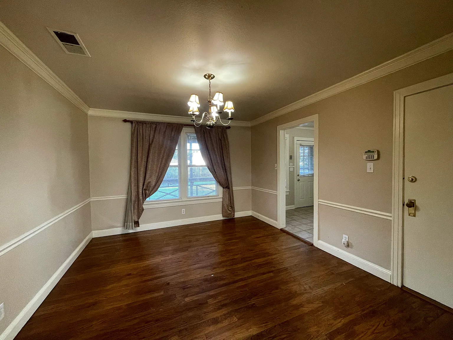367 Leo Avenue — Photo 2