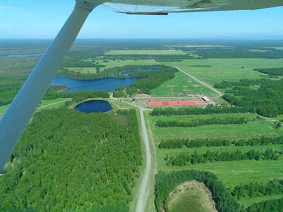view of barn, lake, airstrip