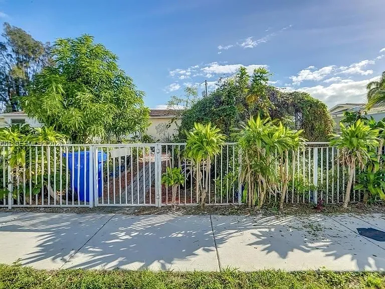 22XX SW 42nd Way #C — Photo 1