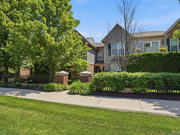 3rd image of 320 N Wixom Rd #1