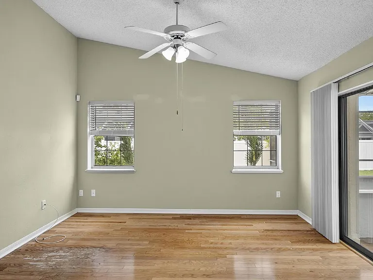 77 Folcroft Ln — Photo 23