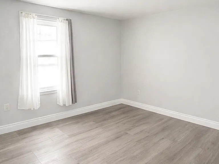 1008 Albert Rd — Photo 8
