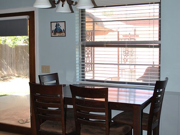 312 Cedar Dumas, TX dining