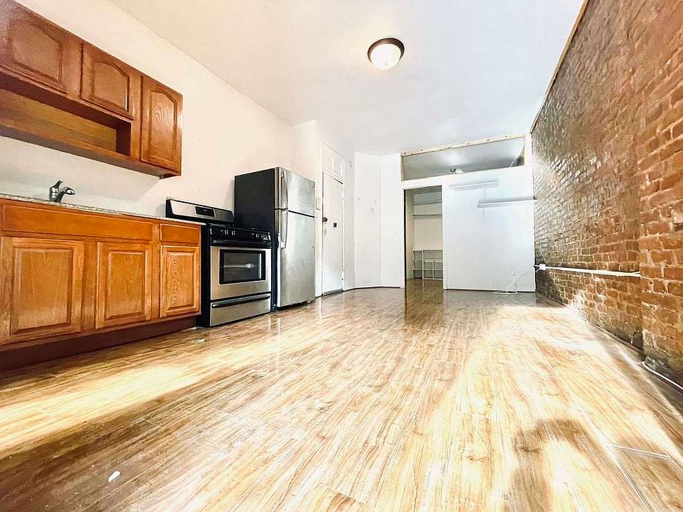 1st image of 704 Sackett St