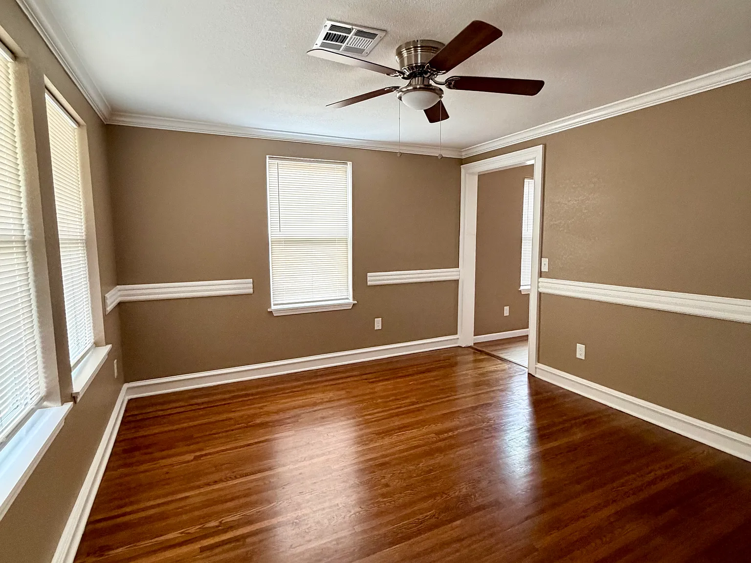 2 bed, 888 sqft, $1,350 — Photo 2