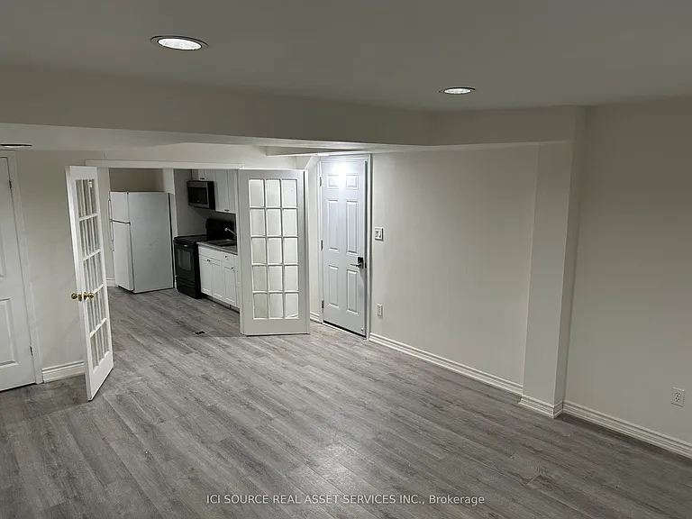 155 Highland Cres #LOWER — Photo 11