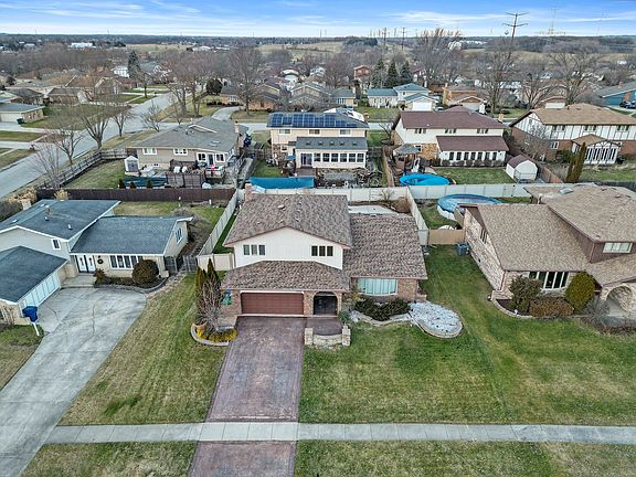 3rd image of 13050 Meadowview Ln