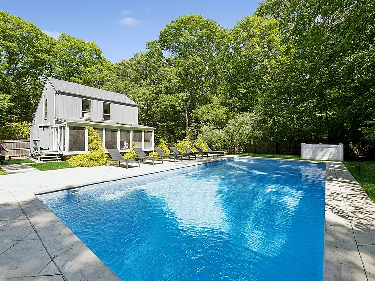 56 Underwood Dr — Photo 2